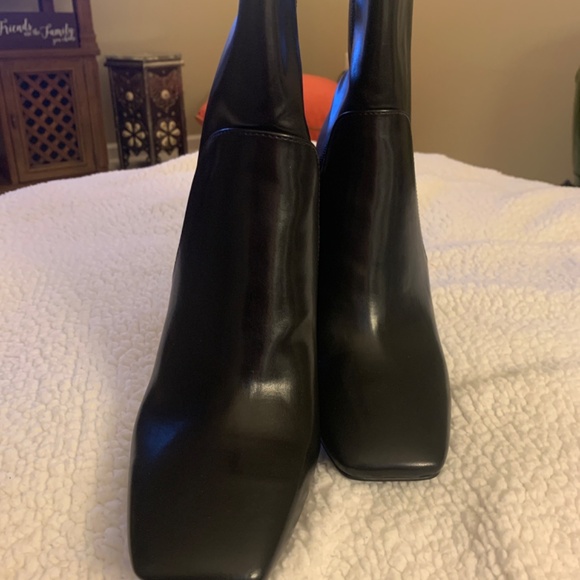 Bootied - Picture 3 of 4